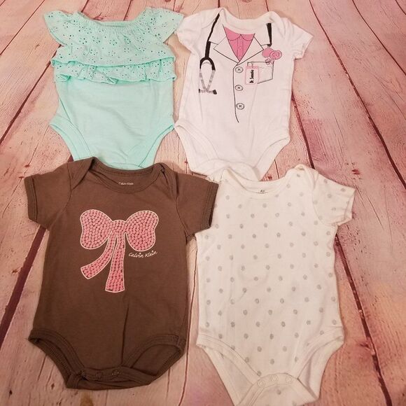 Onesies 0-3 months  - Picture 1 of 3